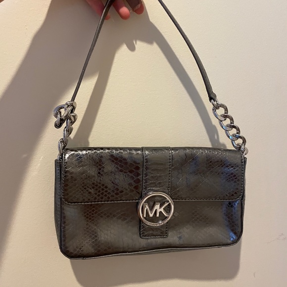 NWOT Michael Kors Fulton Silver Snakeskin Baguette - Picture 2 of 8